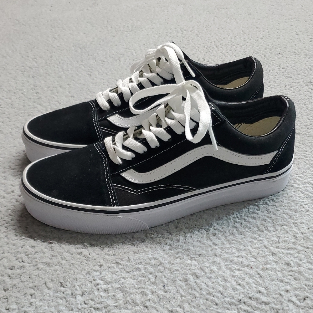 Vans Black and White Old Skool Low-Top Sneakers Size 7.5